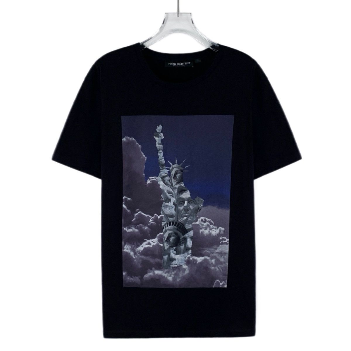 Neil Barrett Neil Barrett Black Statue of Liberty Print T-shirt K26WX Size US L / EU 52-54 / 3 - 1 Thumbnail