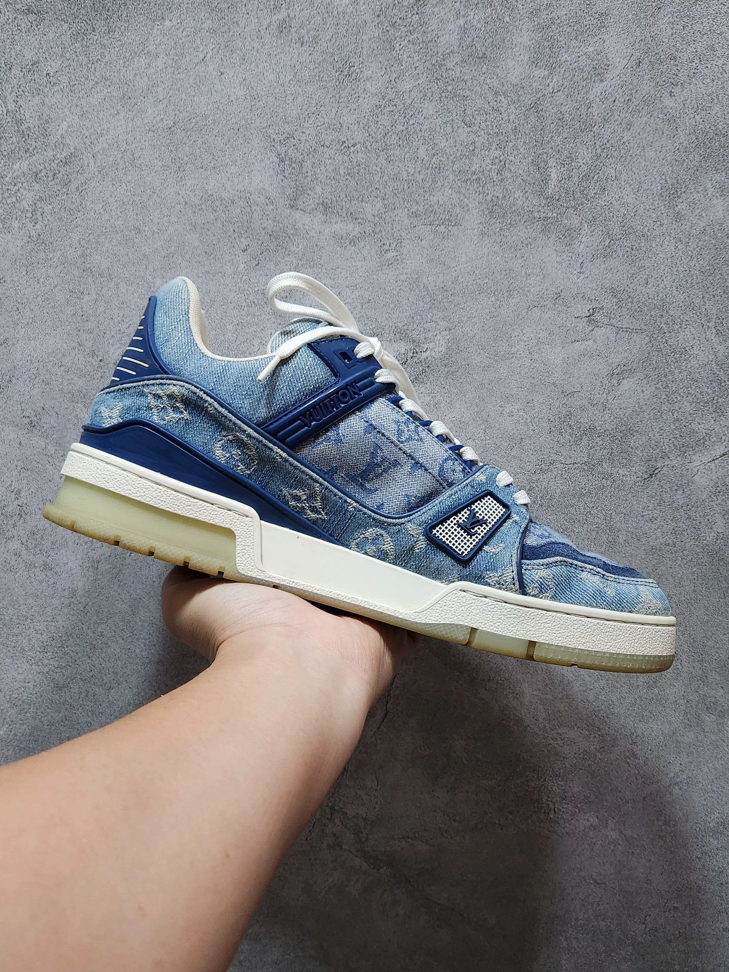 Louis Vuitton LOUIS VUITTON denim all-over print low-top casual sneakers Size US 7.5 / EU 40-41 - 4 Thumbnail