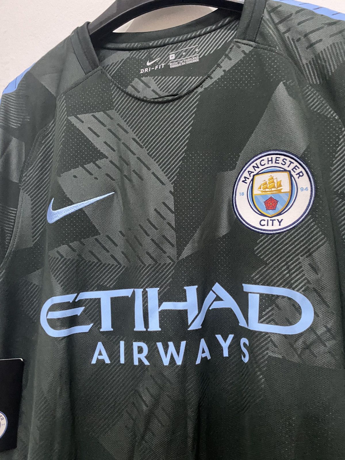 Nike Brand New Manchester City 2017-2018 Third Soccer Jersey Size US M / EU 48-50 / 2 - 5 Thumbnail