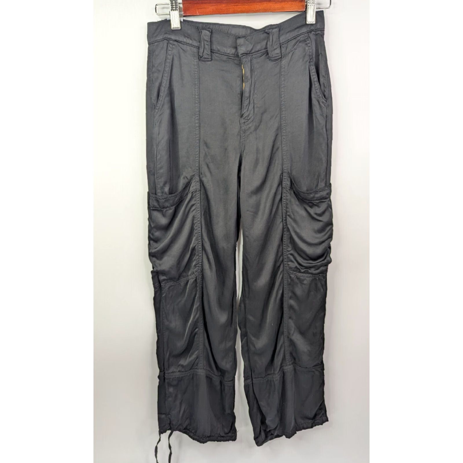 American Eagle Outfitters American Eagle Baggy Cargo Jogger Pants Short 00 Black Womens Size 24" / US 00 / IT 34 - 2 Thumbnail