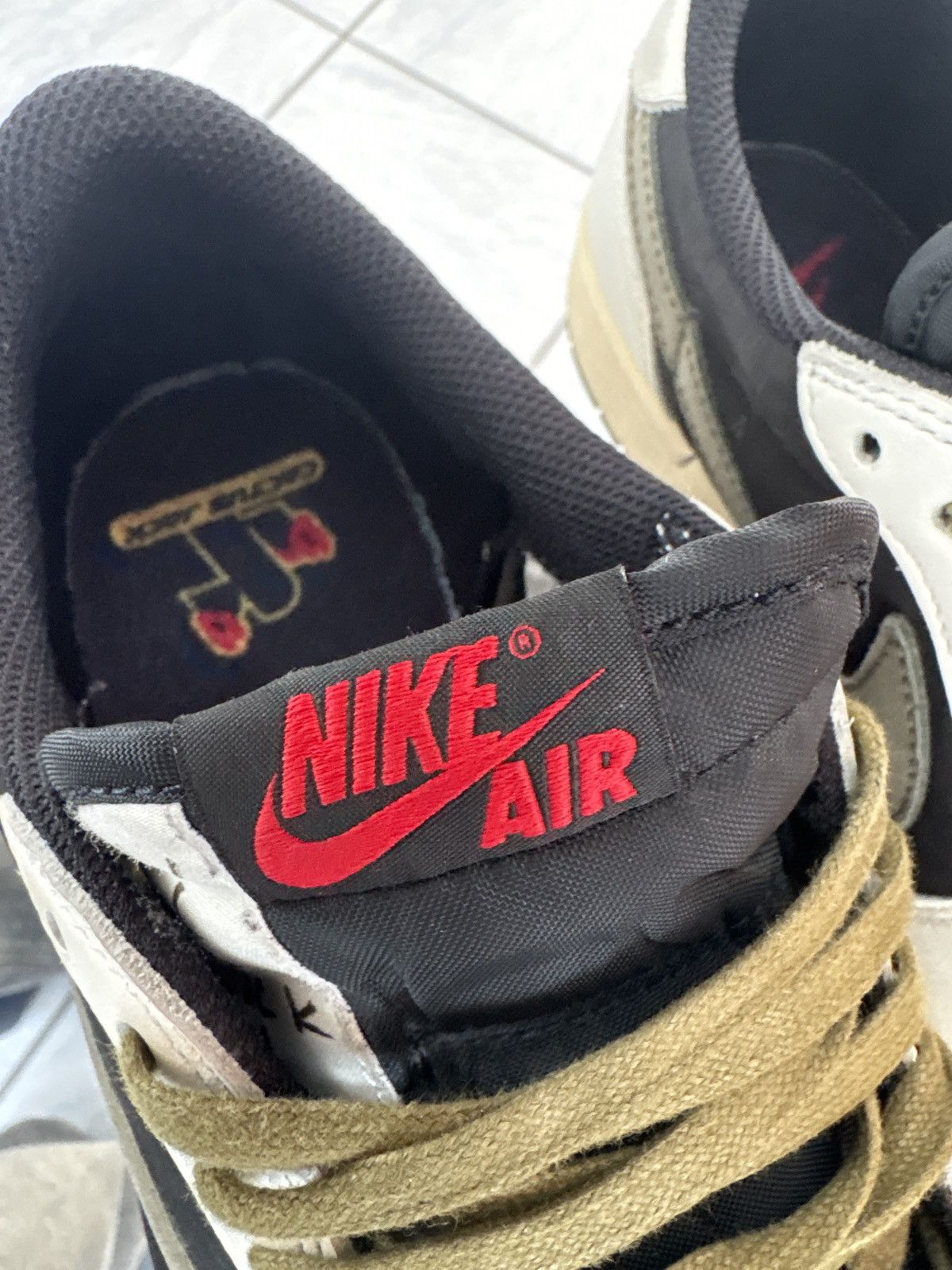 Nike × Travis Scott Nike air Jordan 1 Travis Scott olive noir crème taille 41 Size US 10 / IT 40 - 13 Thumbnail