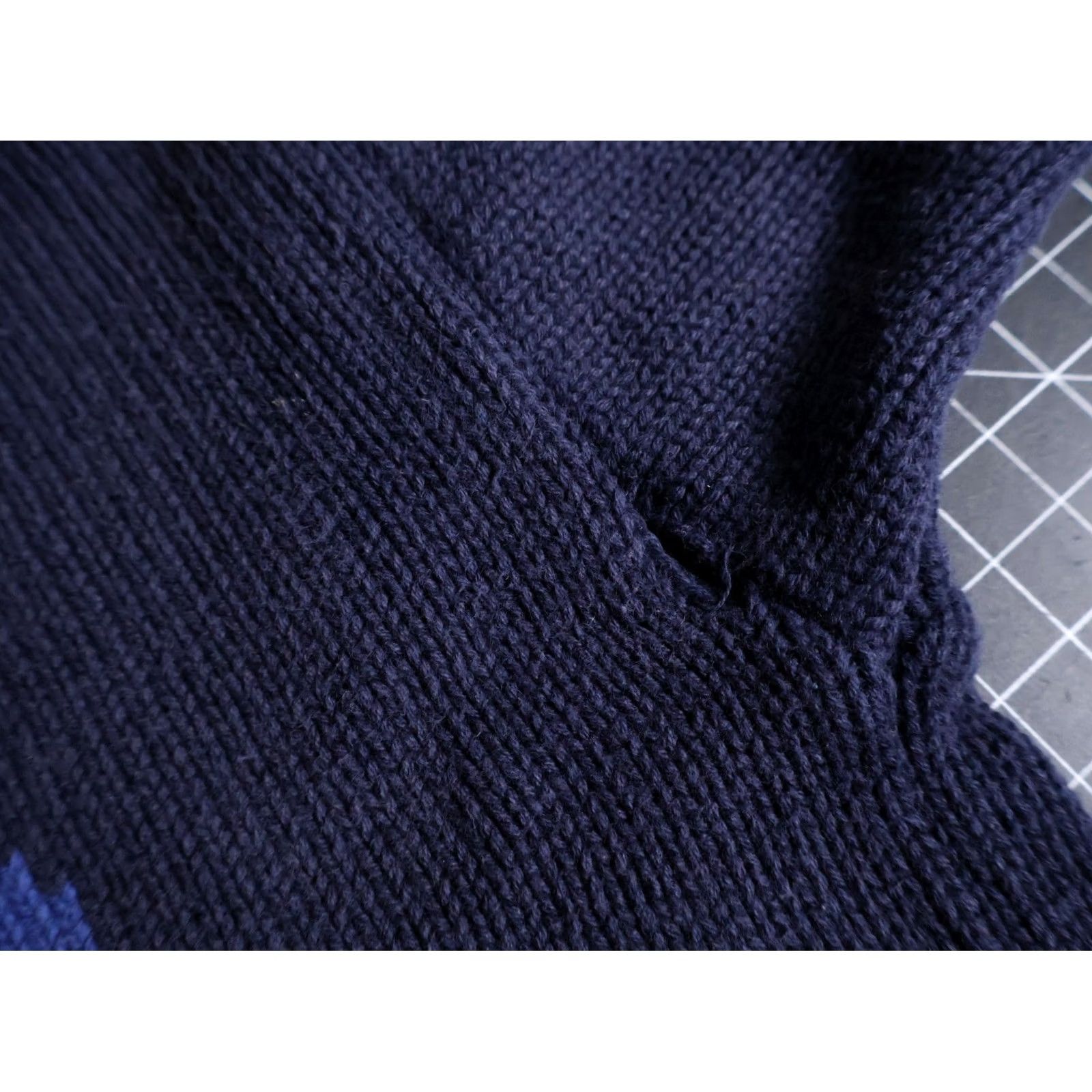 Vintage VINTAGE Hathaway Golf Sweater Mens Large Dark Blue Intarsia Pattern V-Neck 90s Golf Theme Pullover Regular Knit Cotton Heavyweight Size US L / EU 52-54 / 3 - 4 Thumbnail