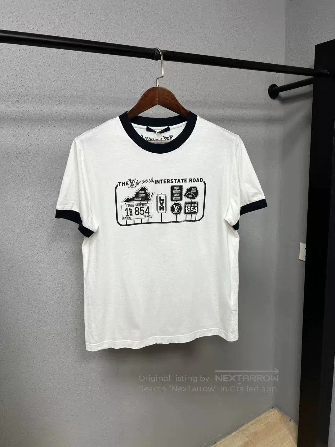 Louis Vuitton lv logo short sleeve white t. Size US L / EU 52-54 / 3 - 1 Thumbnail