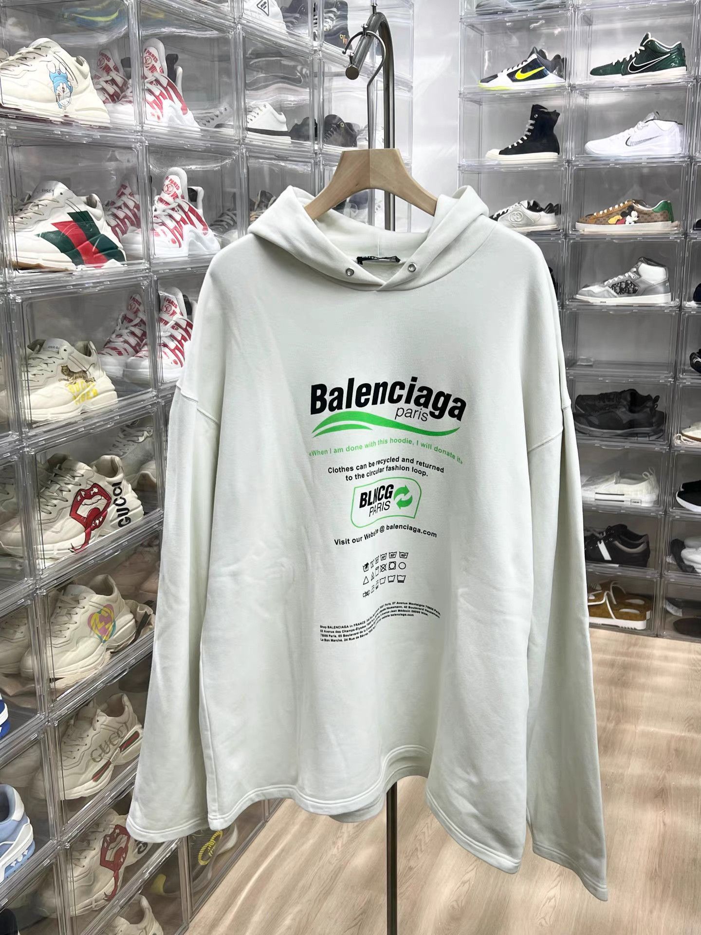 Balenciaga White Oversized Graphic Print Hoodie Size US S / EU 44-46 / 1 - 1 Thumbnail