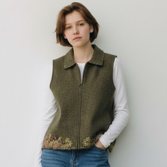Woolrich Woolen Mills Vintage Woolrich 100% Wool Olive Pine Cone Embroidered Women Size M / US 6-8 / IT 42-44 - 1 Thumbnail