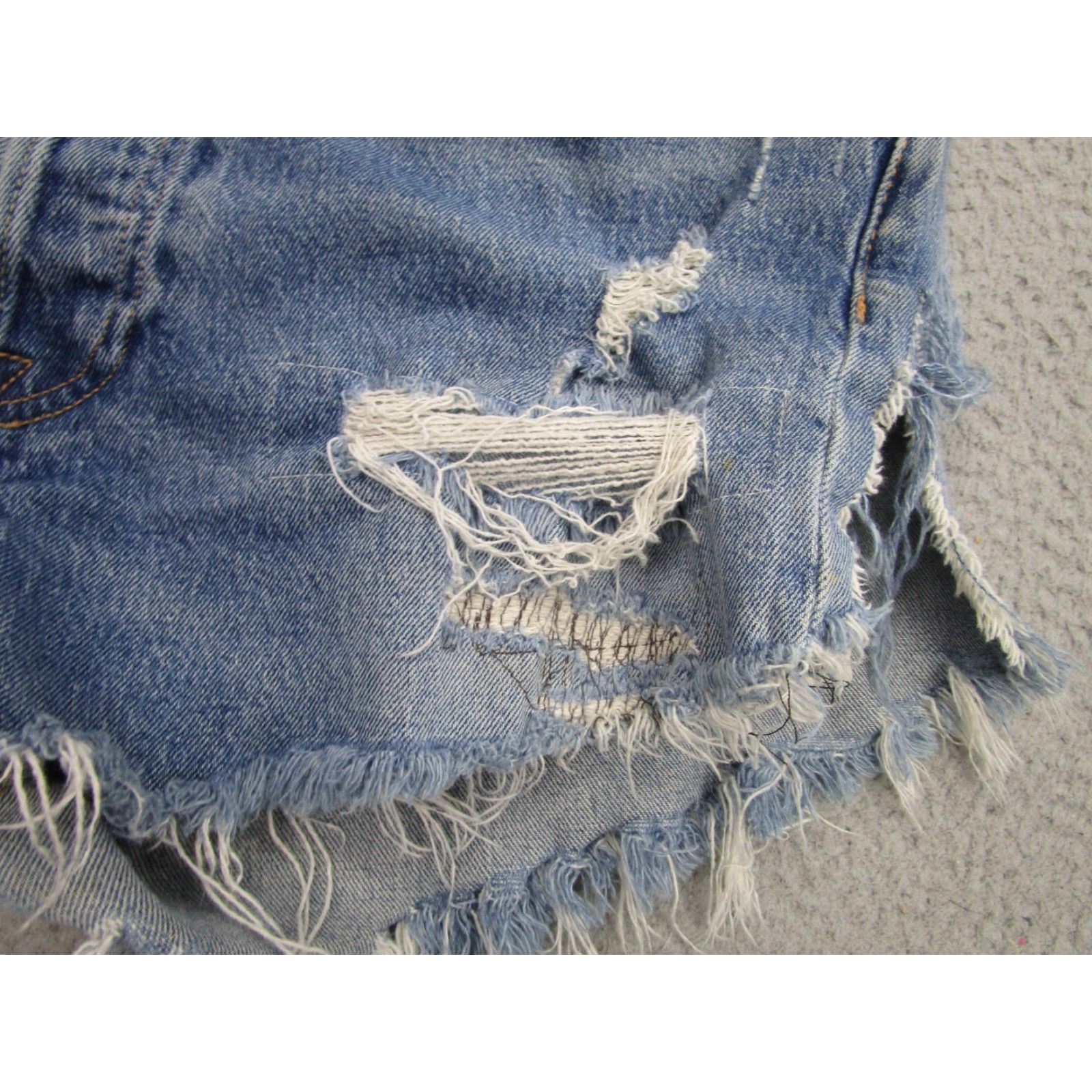 Levi's Levi's 501 Shorts Mens 36 Blue Distressed Cutoff Button Fly Frayed Hem Denim Bermuda Casual Vintage No Size US 36 / EU 52 - 4 Thumbnail