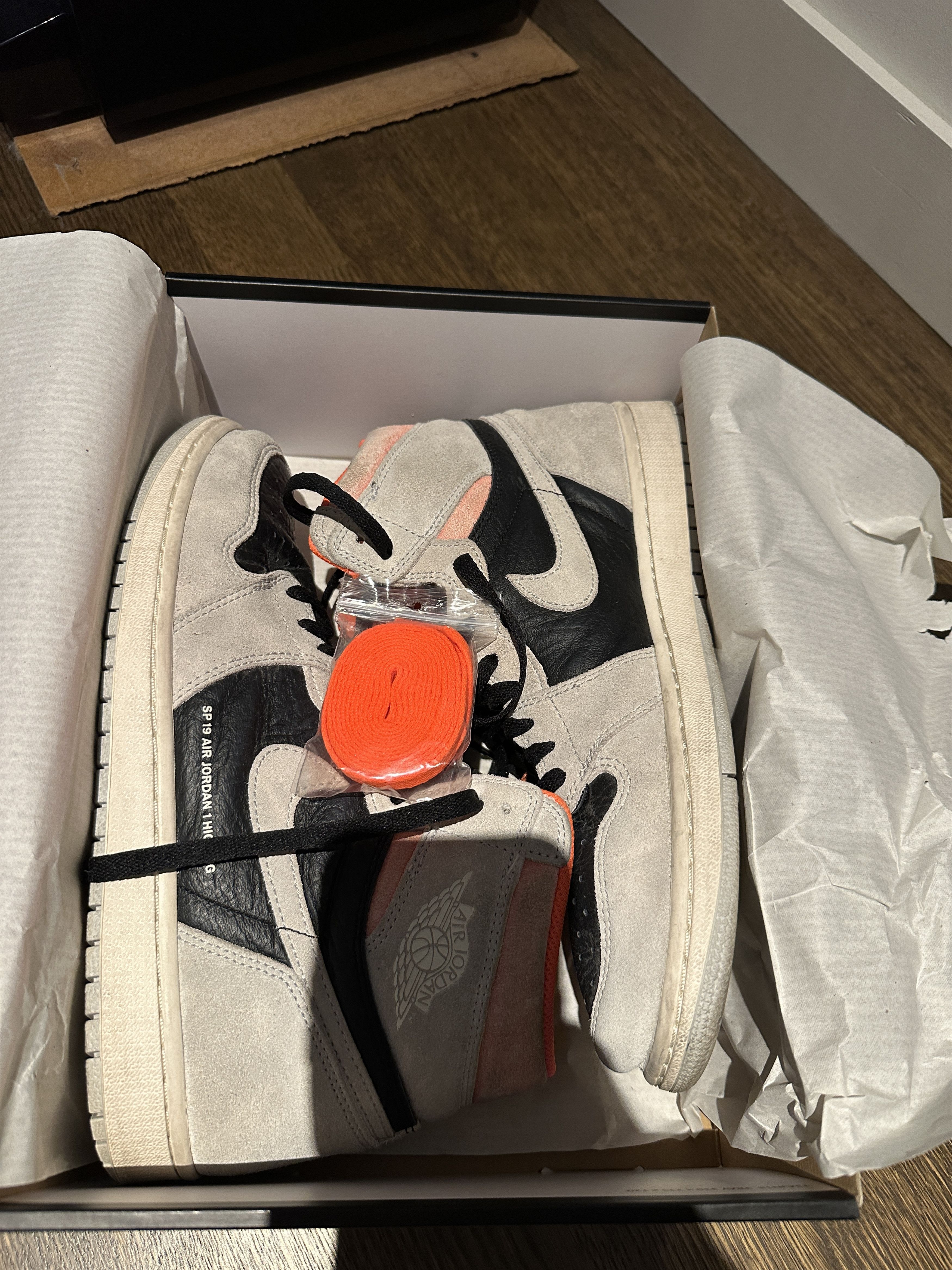 Nike Air Jordan 1 Retro High Neutral Grey 2019 Size US 11.5 / EU 44-45 - 10 Thumbnail