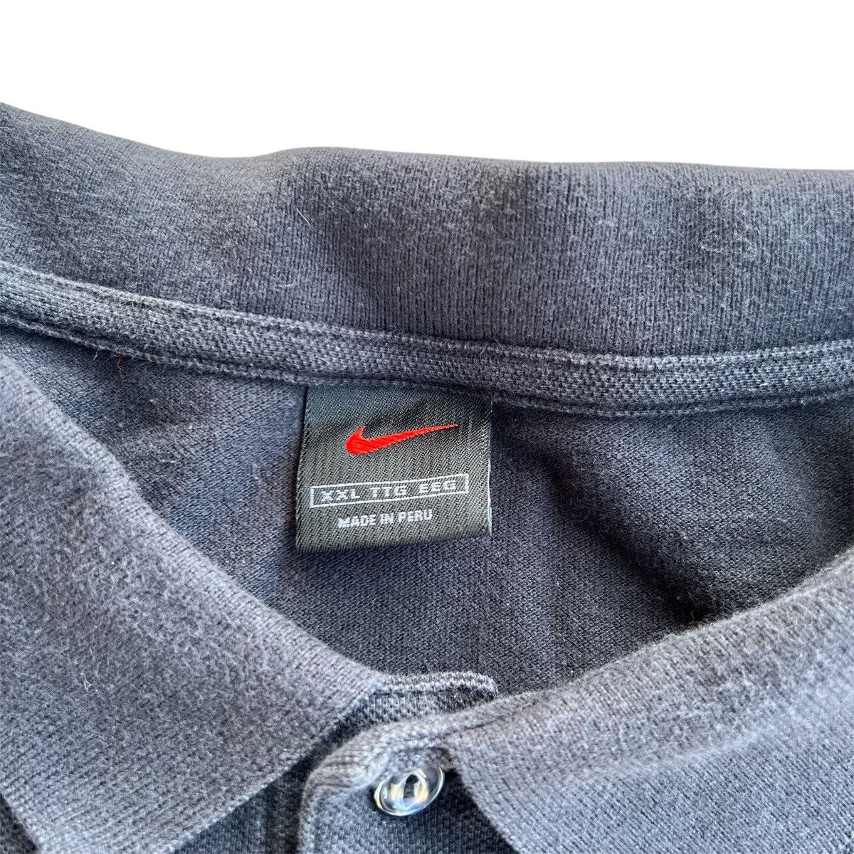 Nike Vintage Faded Black Nike Center Swoosh Polo Shirt Size XXL Size US XXL / EU 58 / 5 - 4 Thumbnail