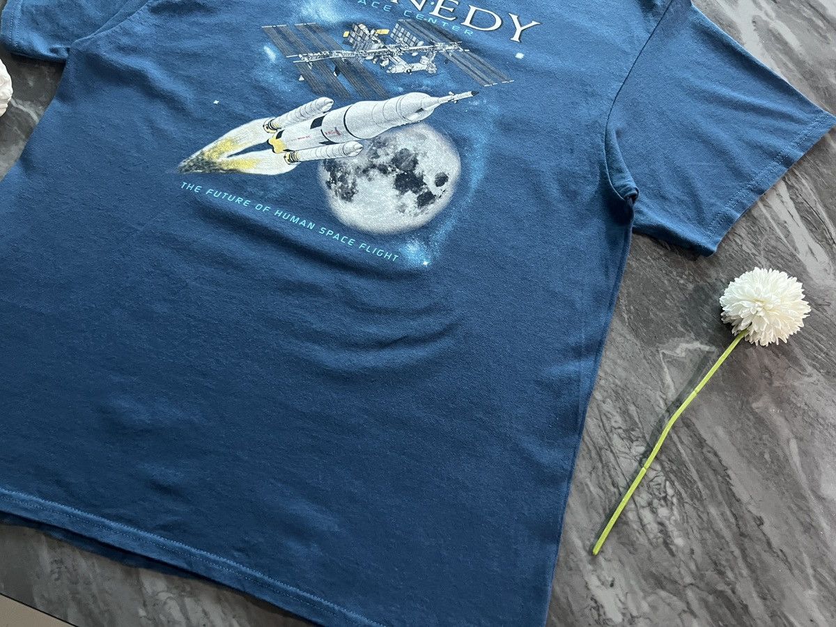 Vintage Kennedy Space Center : The Future Of Human Space Flight Size US XL / EU 56 / 4 - 5 Thumbnail