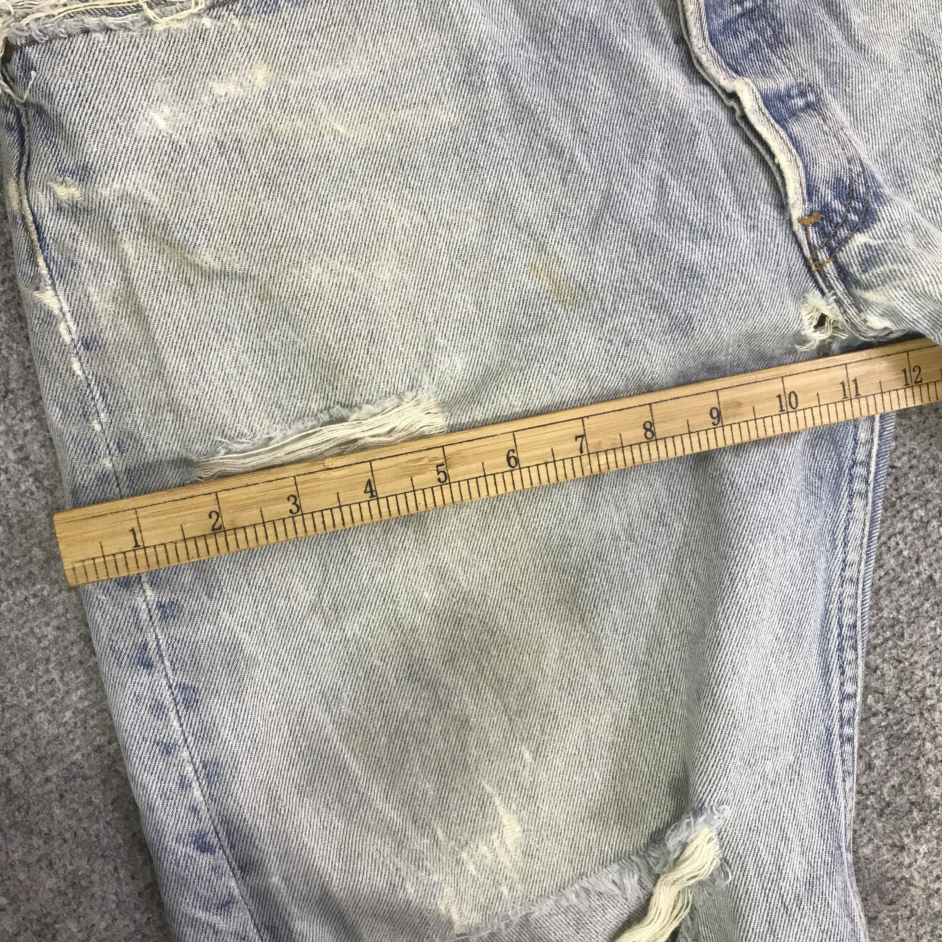 Levi's Vintage Clothing Vintage Levi’s 501 distressed denim shorts K130B9 Size US 30 / EU 46 - 10 Thumbnail