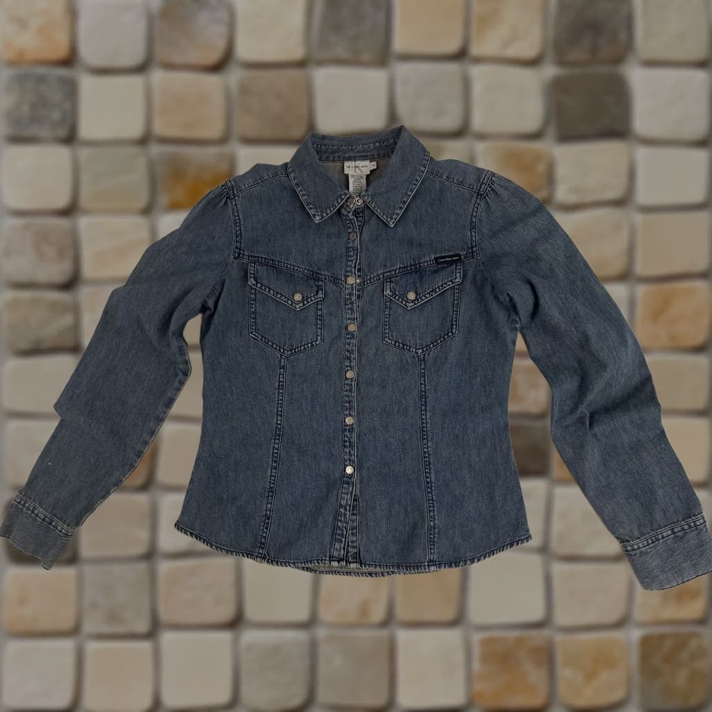 Vintage VINTAGE Calvin Klein Jeans Shirt Woman Western Denim Blue Button-Up Long Sleeve Cotton Pockets 22in Size M / US 6-8 / IT 42-44 - 1 Thumbnail