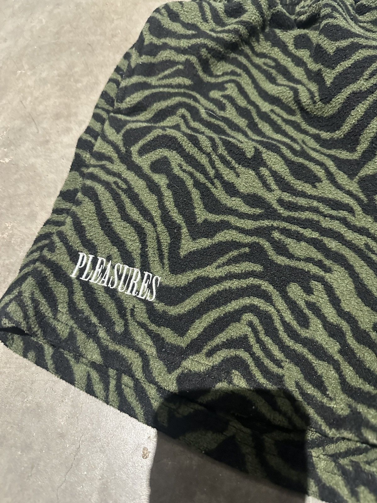Pleasures Pleasures Fuzzy Green Shortsb Size US 33 - 2 Thumbnail
