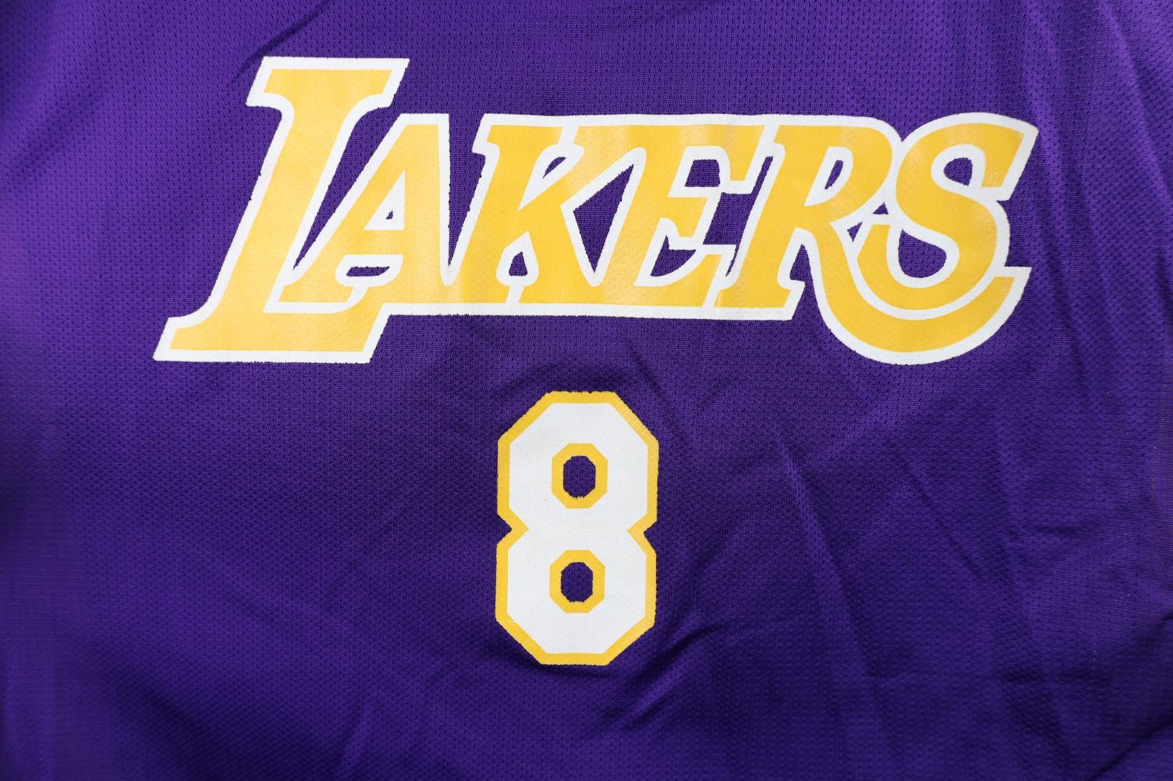 Champion Vintage 90s Champion Los Angeles Lakers Basketball Jersey #8 Size US XXL / EU 58 / 5 - 6 Thumbnail