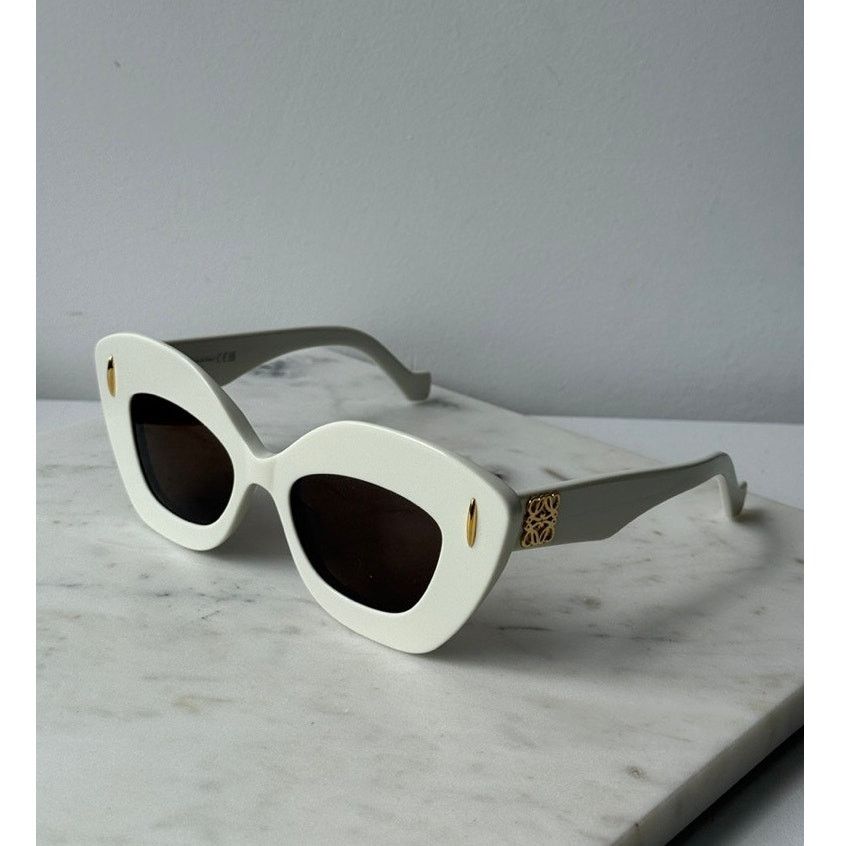Loewe NEW Loewe LW40127I Anagram Thick Sunglasses in White Size ONE SIZE - 1 Thumbnail