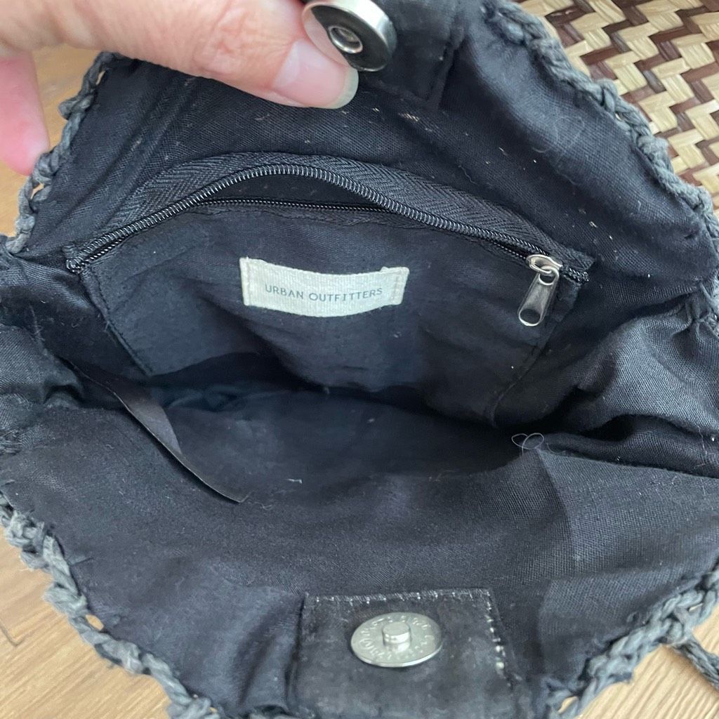 Urban Outfitters Urban Outfitters Round Straw Crossbody Purse Black Bag Size ONE SIZE - 6 Thumbnail