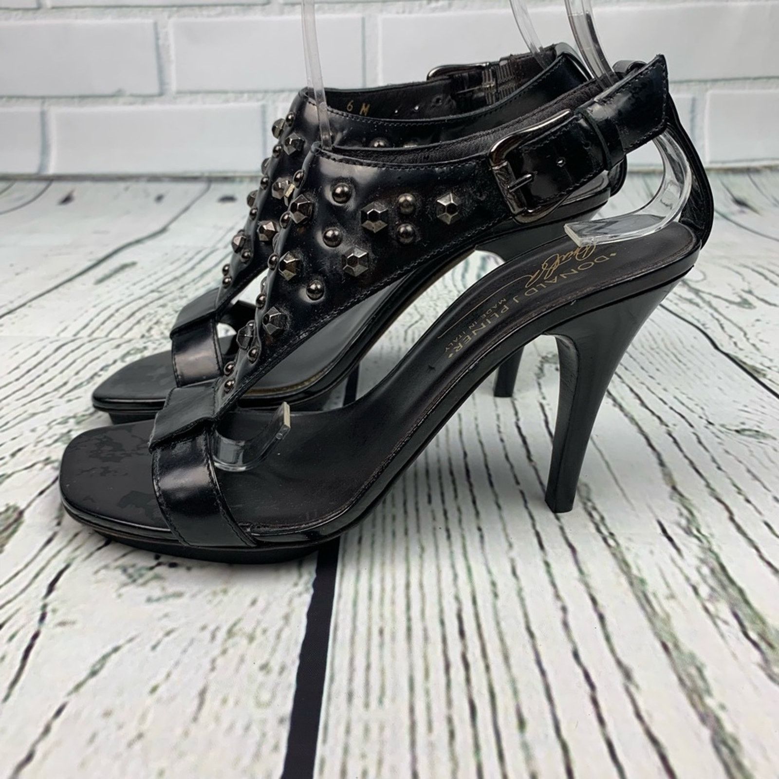 Donald Pliner Donald Pliner Nekita Sandal Black Patent Size 6 M Size US 6 / IT 36 - 3 Thumbnail