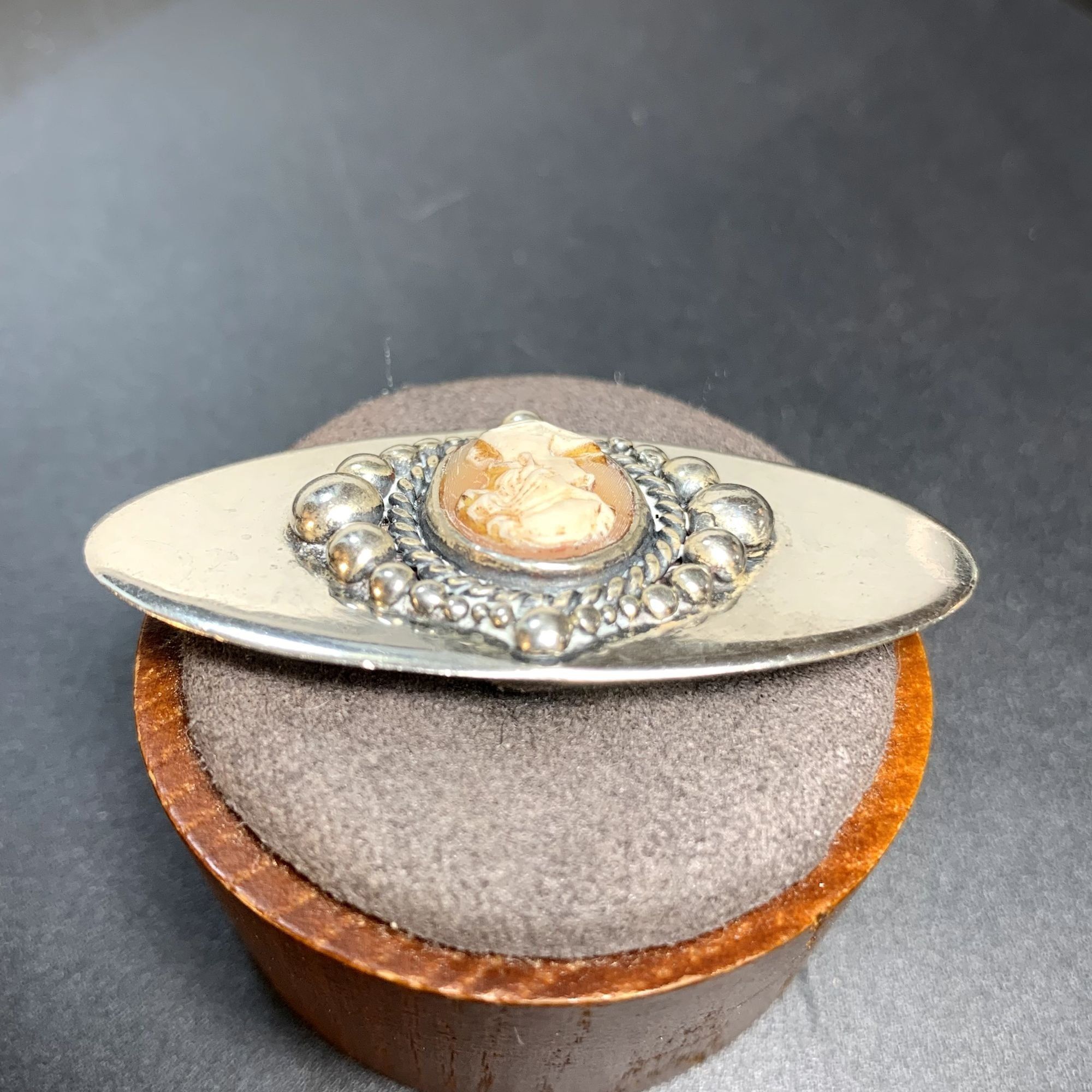 Other VTG Silver Elegant Shell Cameo Pin Brooch 0.3mm Width Size 2 Size ONE SIZE - 4 Thumbnail