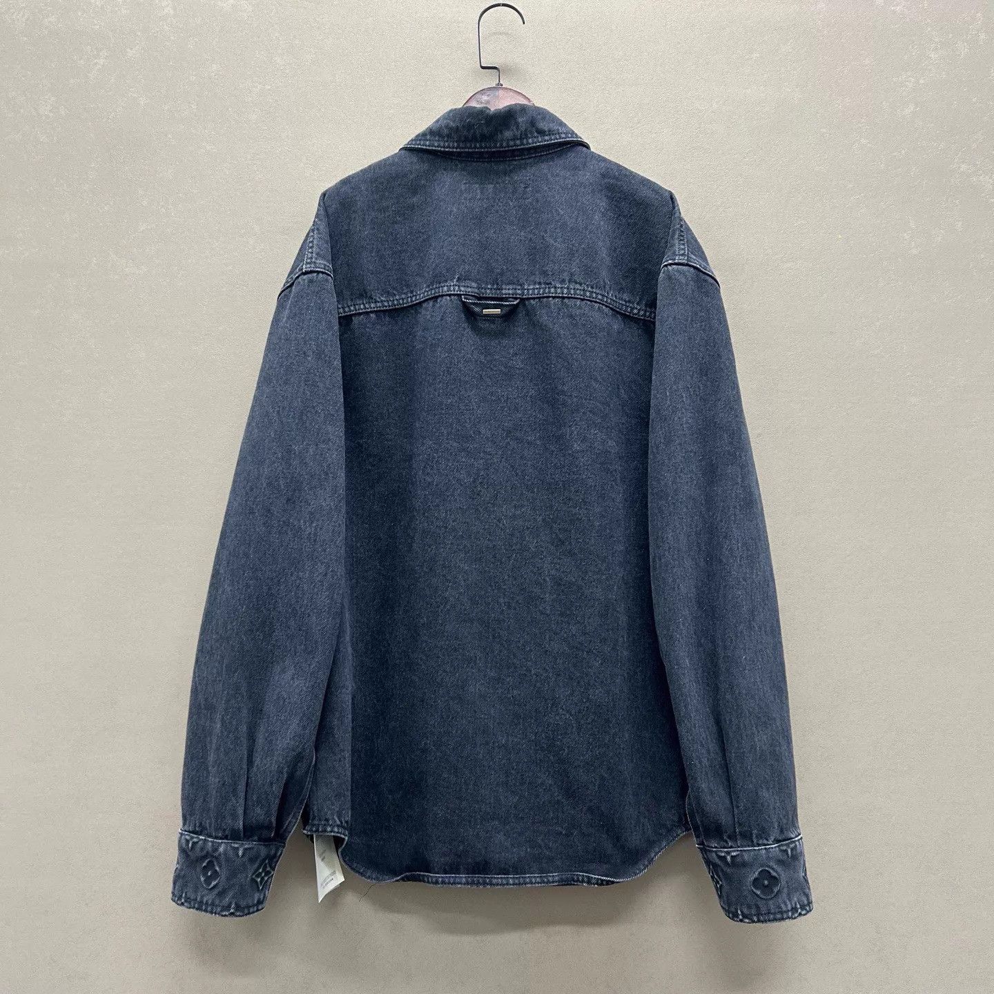 Louis Vuitton LV embossed logo black denim jacket M like new Size M / US 6-8 / IT 42-44 - 2 Thumbnail