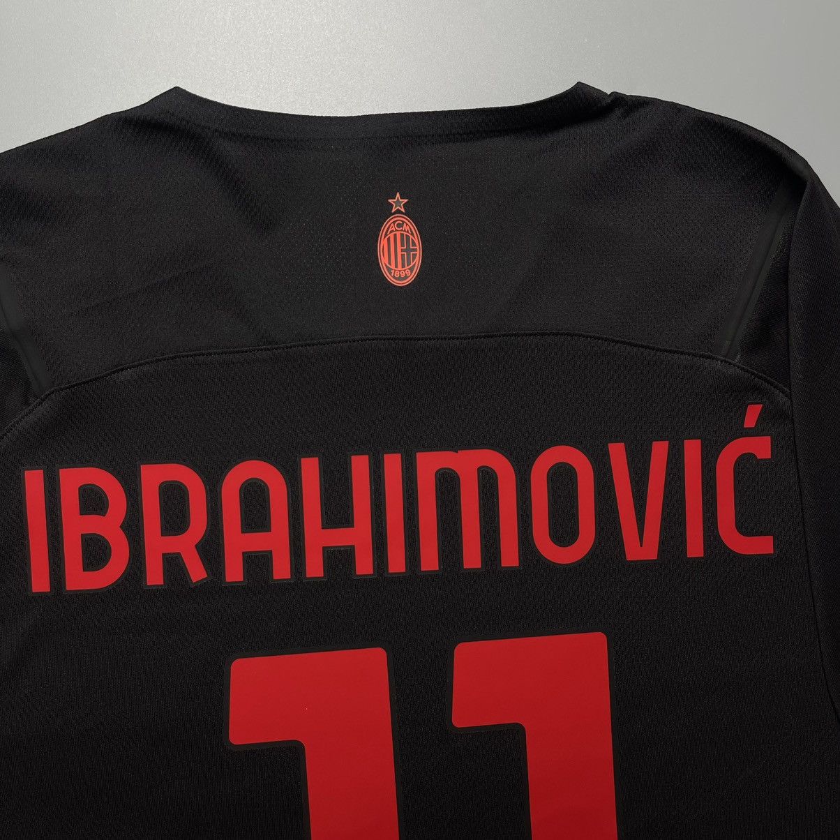 Puma AC MILAN PUMA 2021/2022 SOCCER THIRD JERSEY #11 IBRAHIMOVIC Size US L / EU 52-54 / 3 - 11 Thumbnail