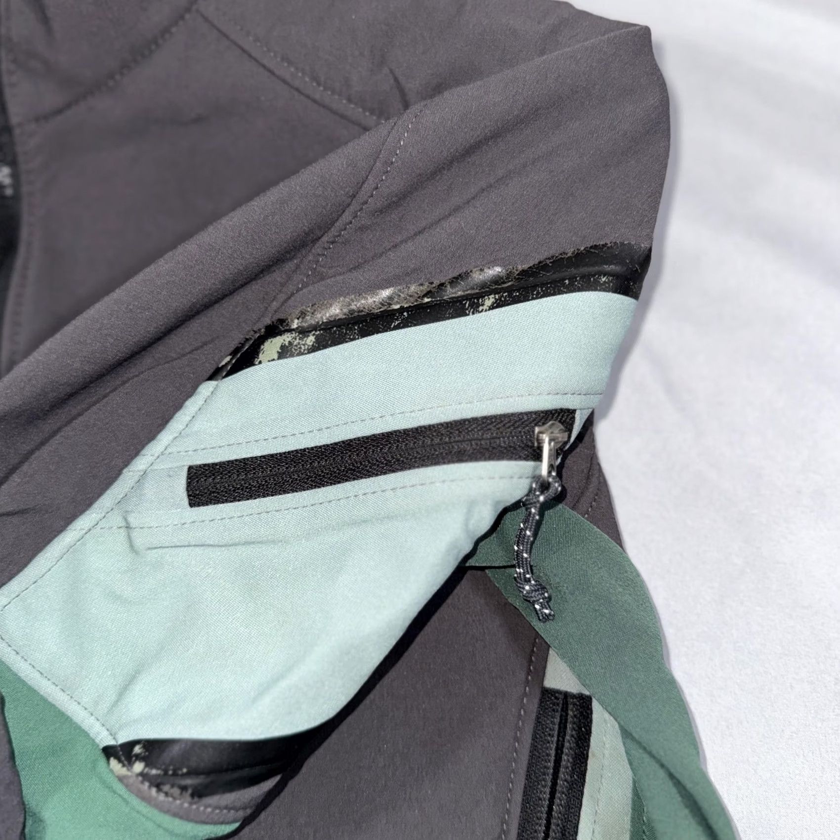 Mountain Hardwear VINTAGE Mountain Hardwear Jacket Womens 8 Gray Gore Windstopper Softshell Windbreaker Zip Pockets Full Zip Lined Outdoor Front Girls Size M / US 6-8 / IT 42-44 - 6 Thumbnail