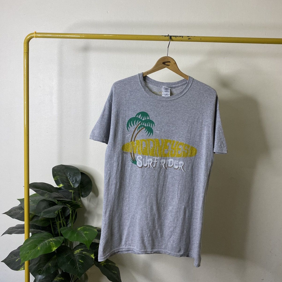 Vintage Vintage Y2K Mooneyes Surf Riders Tee Size US M / EU 48-50 / 2 - 1 Thumbnail