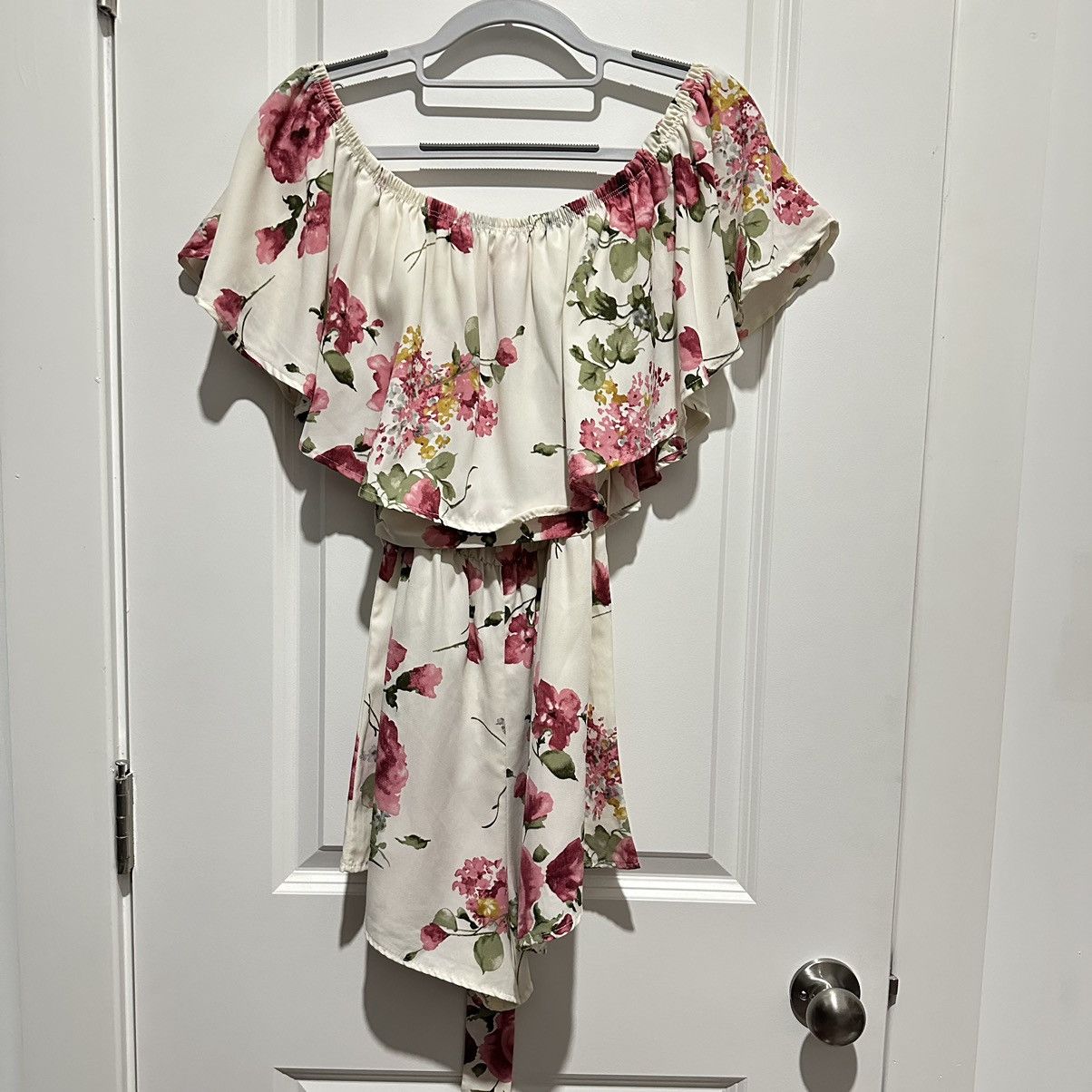 Other Kimcine off the shoulder floral ruffled hem romper Size 30" / US 8 / IT 44 - 2 Thumbnail
