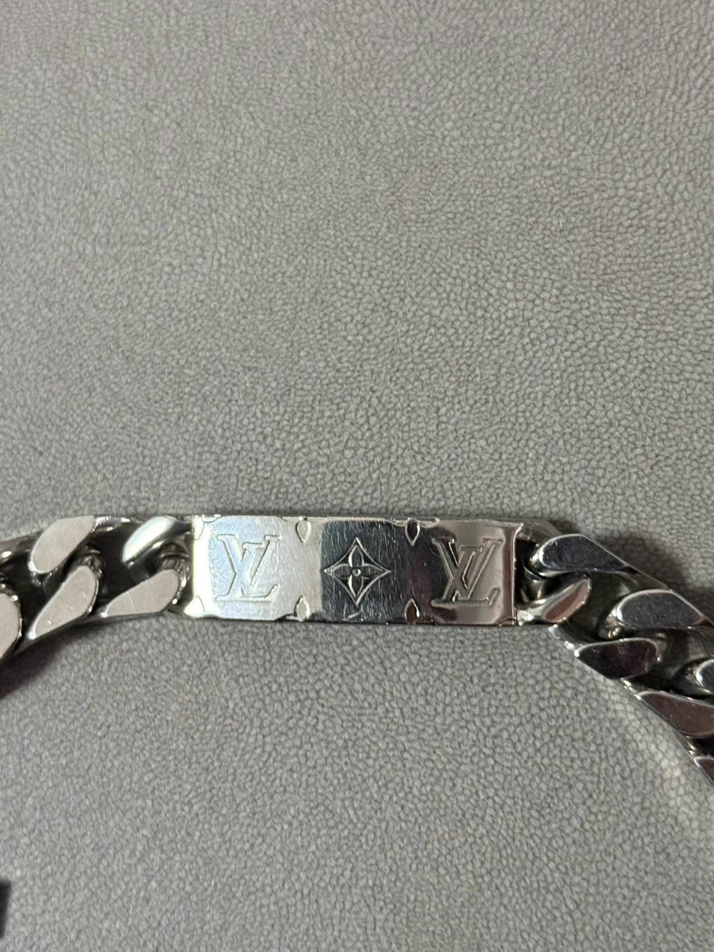 Louis Vuitton LOUIS VUITTON Logo Cuban Chain Metal Bracelet Q20 Size ONE SIZE - 4 Thumbnail