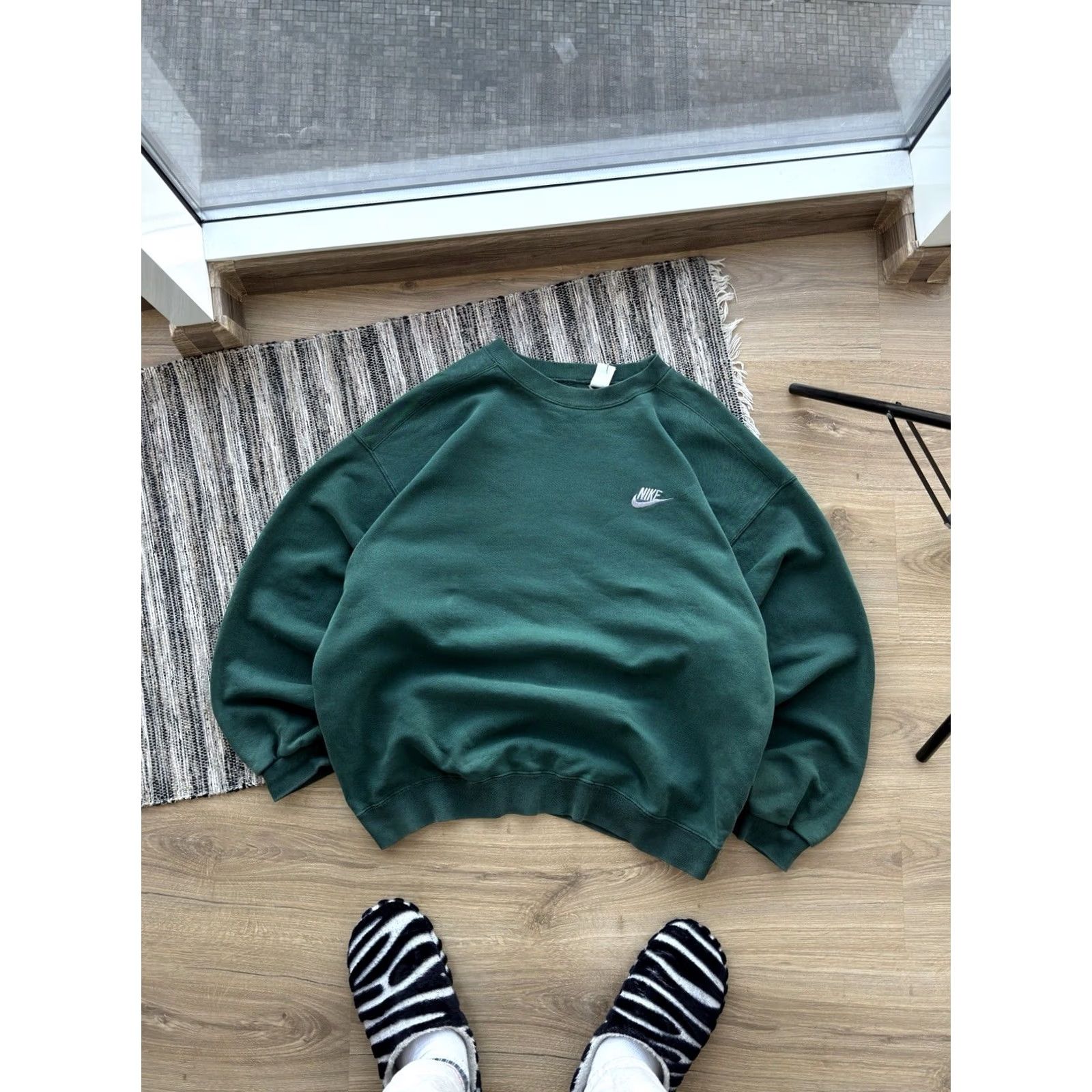 Nike VINTAGE Nike 90s Archival Darck Green Boxy Y2K Sweatshirt XL Mens Sweatshirt Green 90s Y2K Streetwear Pullover Crew Neck Long Sleeve Size US XL / EU 56 / 4 - 2 Thumbnail