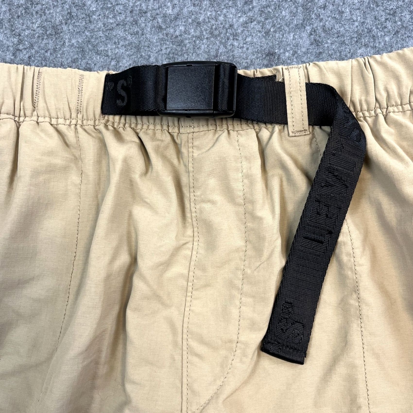 Levi's Levi's Mens Shorts Bermuda Regular Beige Pocket Pockets Logo Vil Medium? Size US 31 - 7 Thumbnail