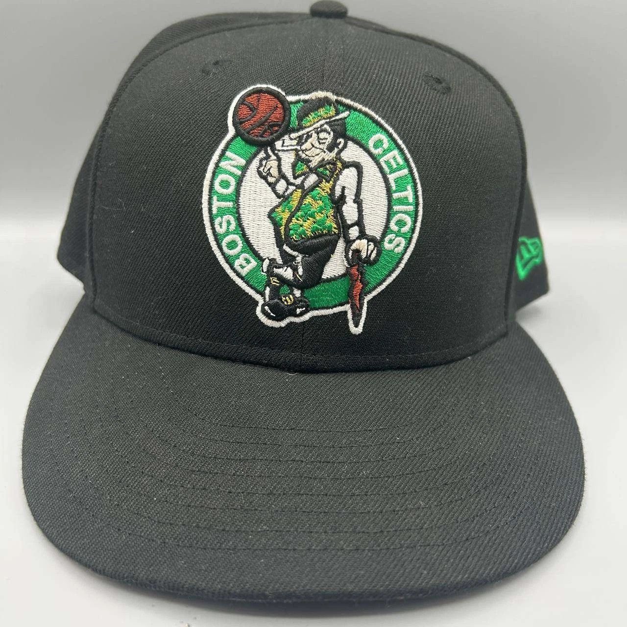 New Era Boston Celtics Hat Men 7 3/8 Black Embroidered NBA Fitted Size ONE SIZE - 1 Thumbnail