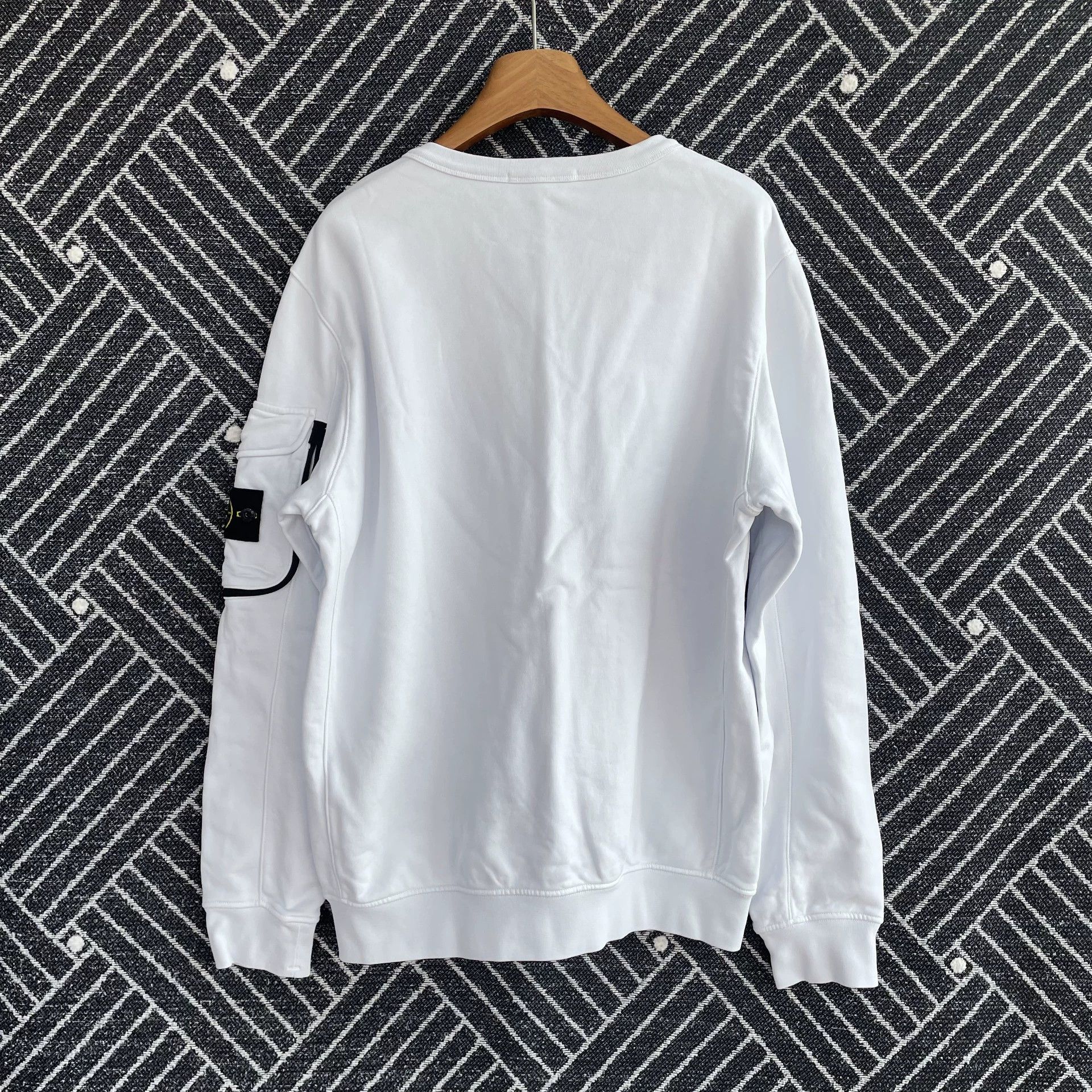 Stone Island STONE ISLAND SS22 solid crew patch sweatshirt men's white M Size US M / EU 48-50 / 2 - 2 Thumbnail