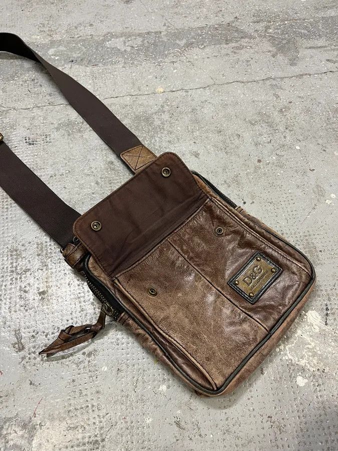 Dolce & Gabbana 2000s Dolce & Gabbana Brown Faded Leather Shoulder Bag Size ONE SIZE - 8 Thumbnail