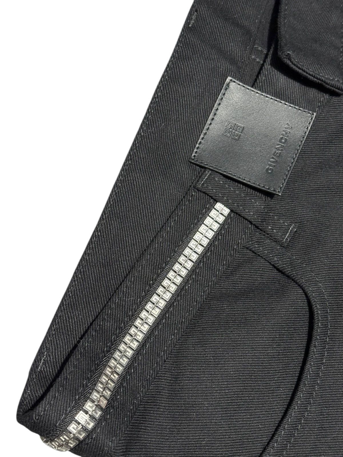 Givenchy SS22 Givenchy Matthew Williams 4G Chain Zipper Denim Jeans Size US 33 - 6 Thumbnail