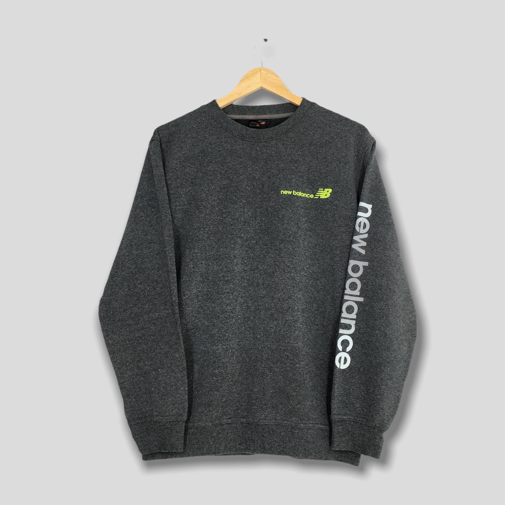 New Balance New Balance Sweater Gray Vintage Size US L / EU 52-54 / 3 - 1 Thumbnail