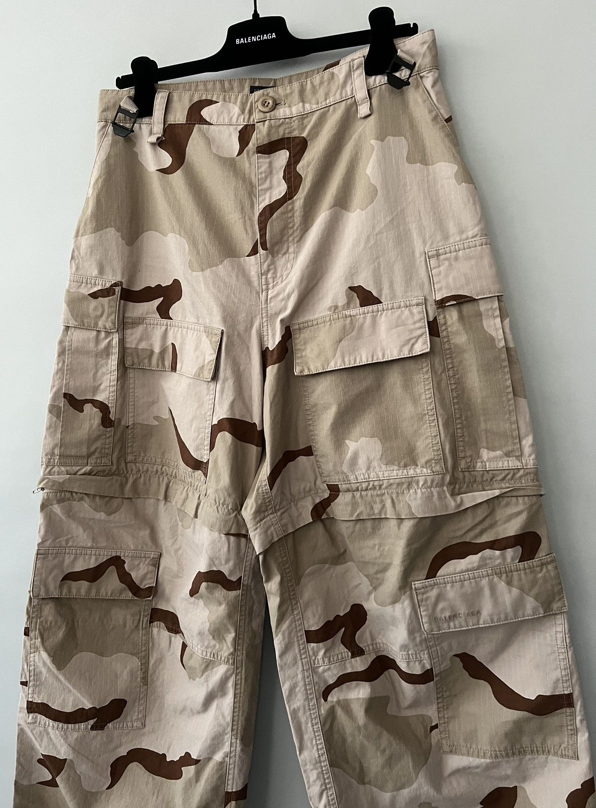 Balenciaga Balenciaga Large Camo Cargo Pants Size US 34 / EU 50 - 2 Thumbnail