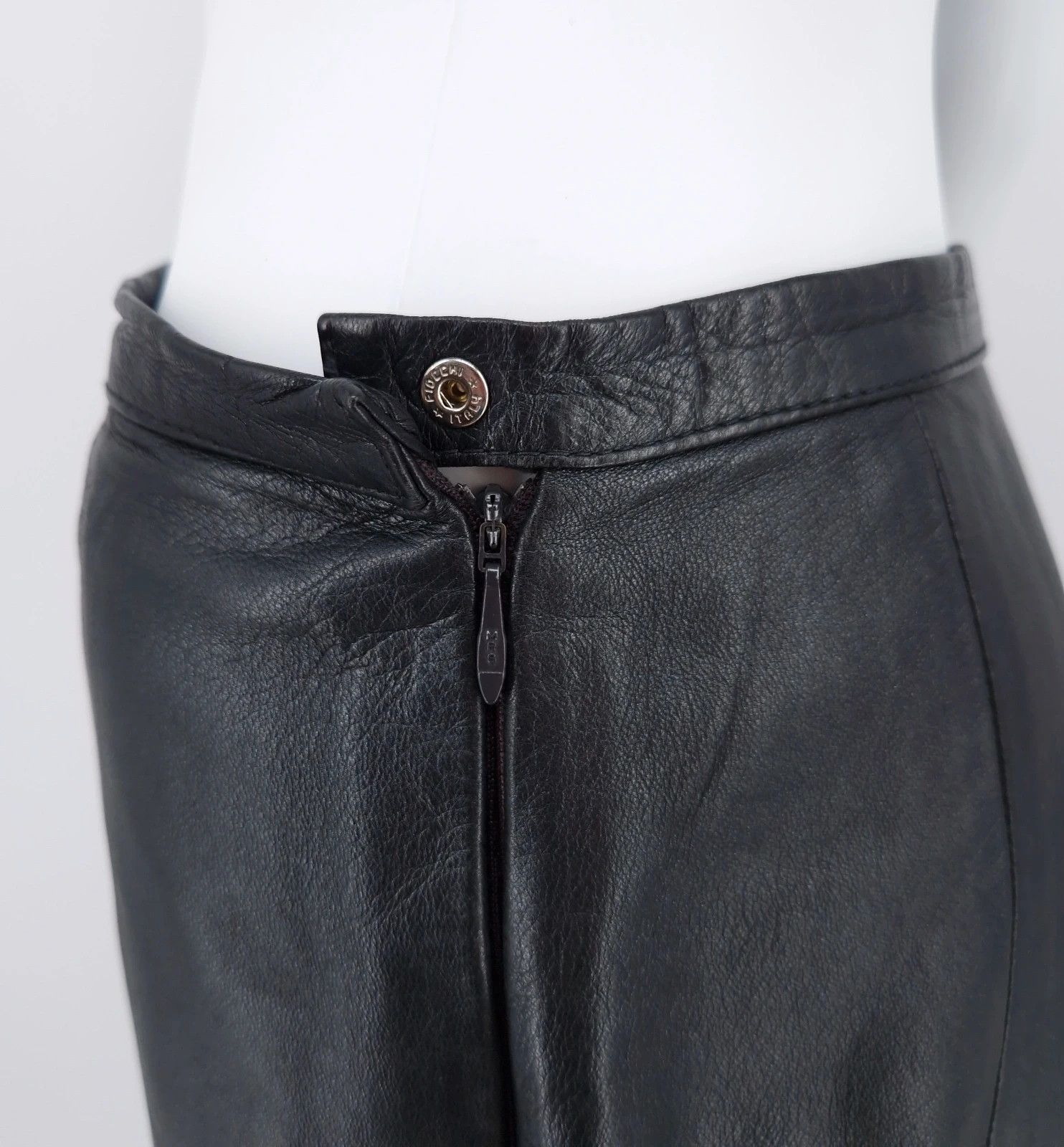 Gucci Gucci by Tom Ford 1997 Leather Mini Skirt Size 30" / US 8 / IT 44 - 8 Thumbnail
