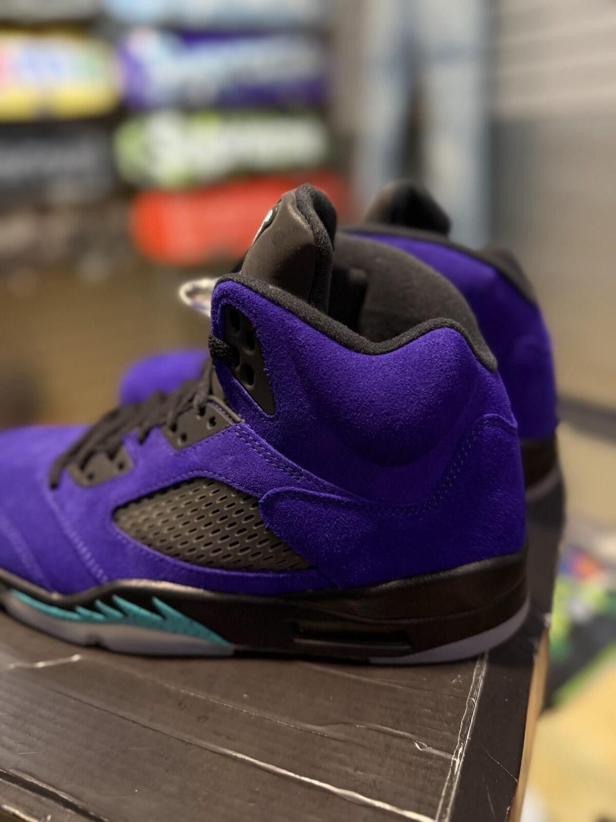 Jordan Brand Jordan 5 Retro Alternate Grape 2020 Size 10 Pre-Owned Purple Size US 10 / EU 43 - 3 Thumbnail