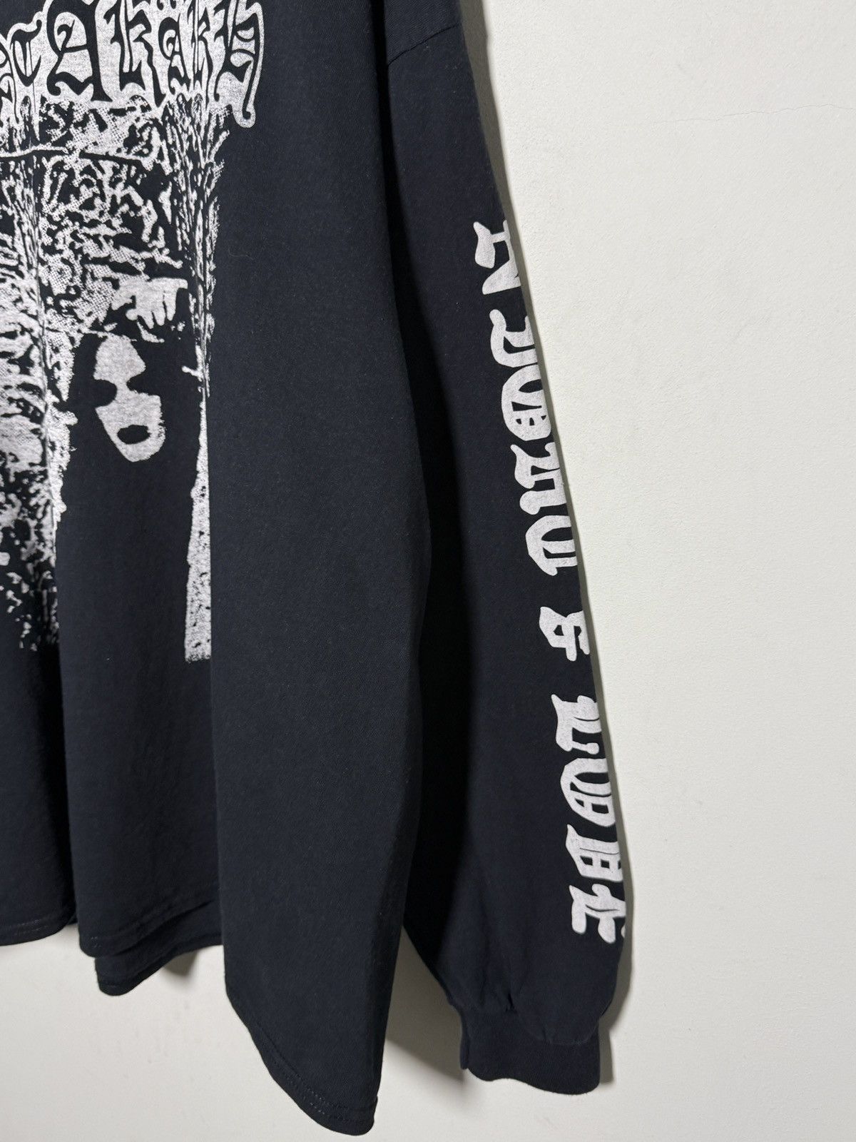 Band Tees Këkht Aräkh “Night & Love” long sleeve in black. Size US XXL / EU 58 / 5 - 4 Thumbnail