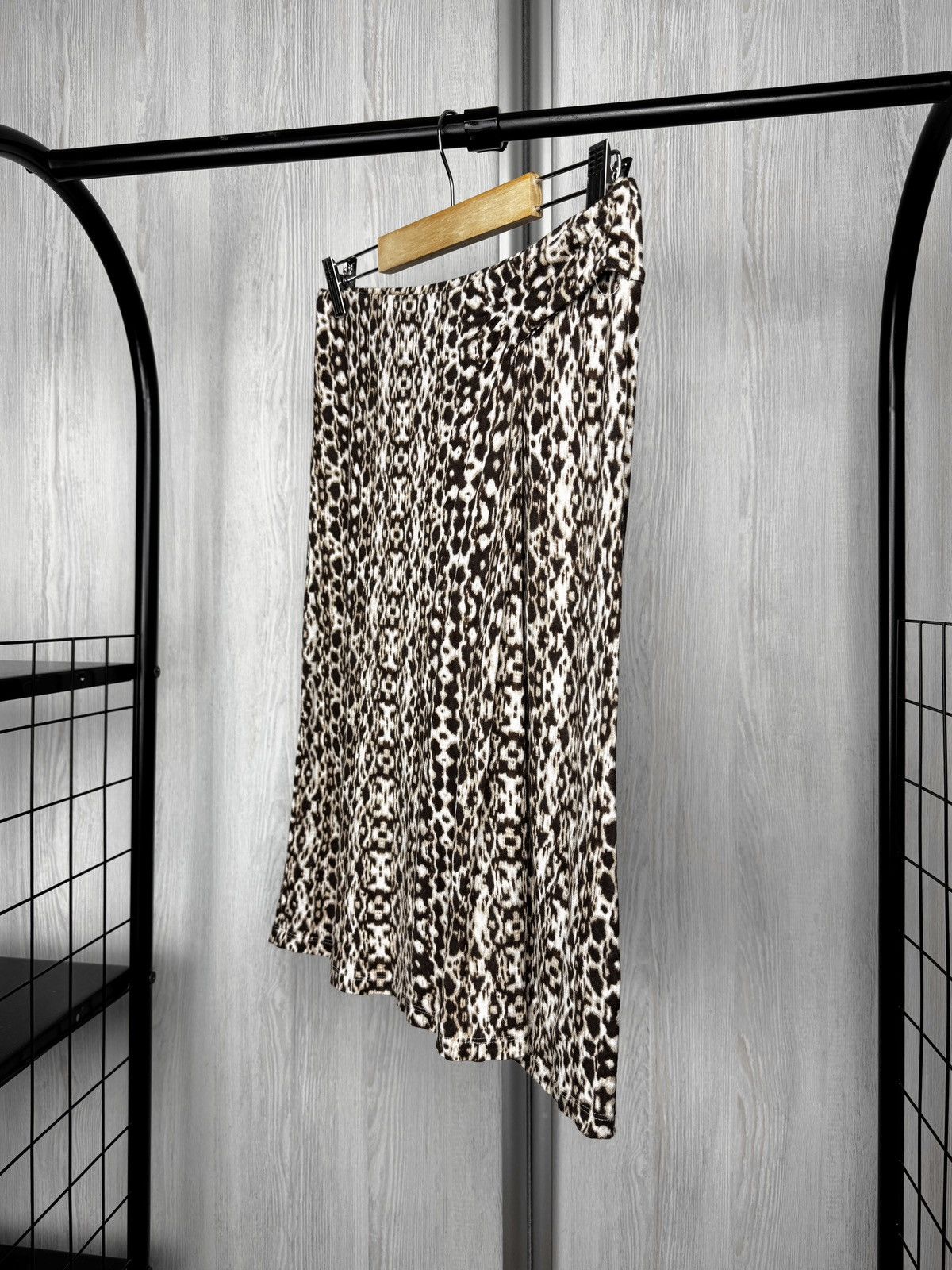 Weekend Max Mara Weekend Max Mara animal snake pattern knee length skirt sz S Size 27" / US 4 / IT 40 - 6 Thumbnail