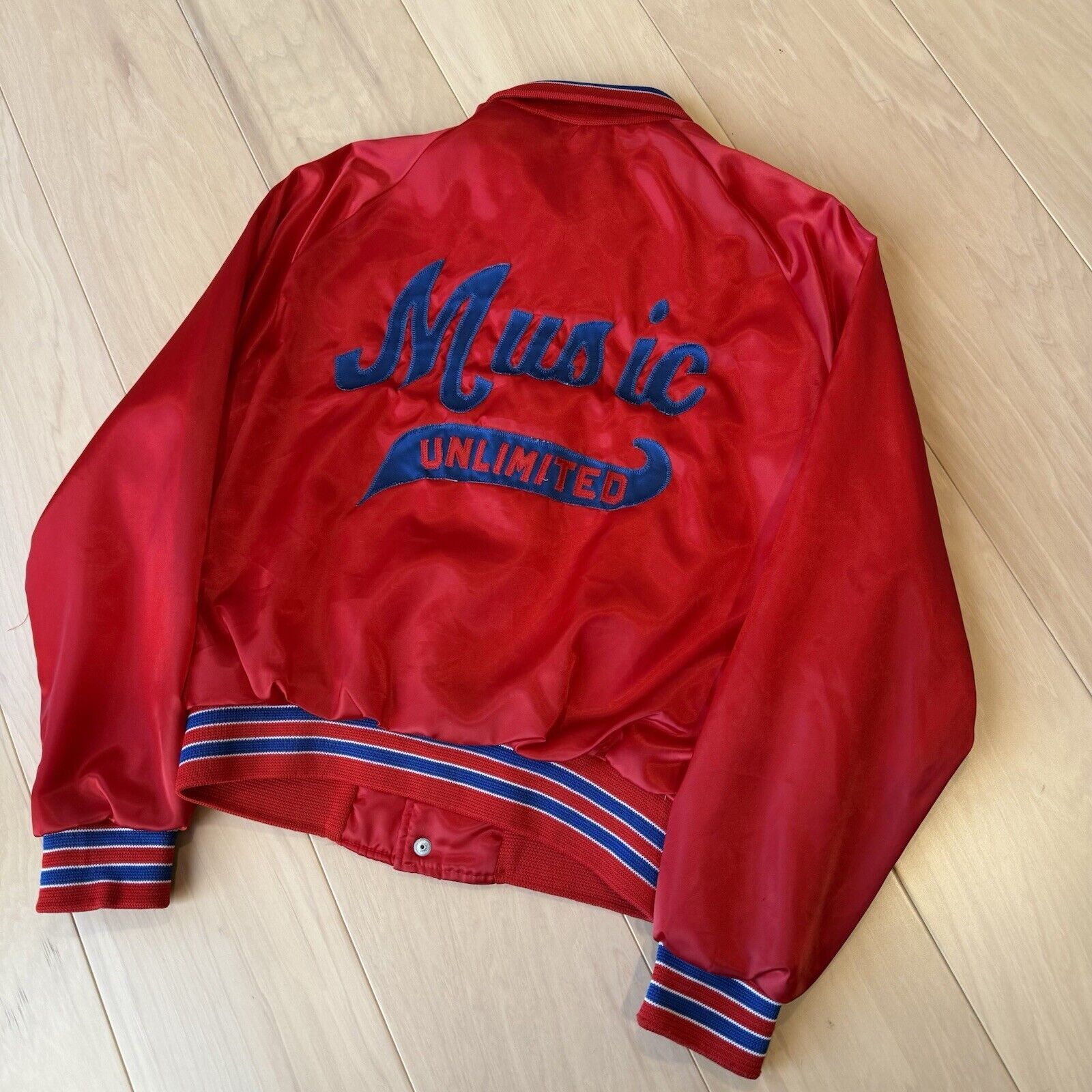 Vintage Vintage Music Unlimited Bomber Jacket S Red Satin 80s Movie Size US S / EU 44-46 / 1 - 10 Thumbnail
