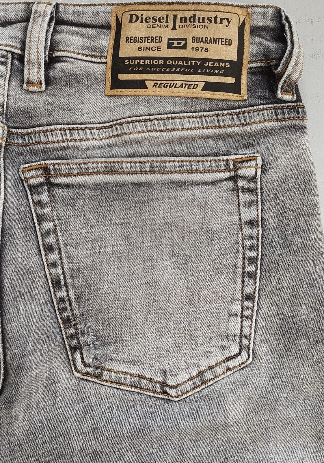 Diesel Diesel 1979 SLEENKER-R L.32 MENS JEANS SLTP/9748 Size US 28 / EU 44 - 9 Thumbnail