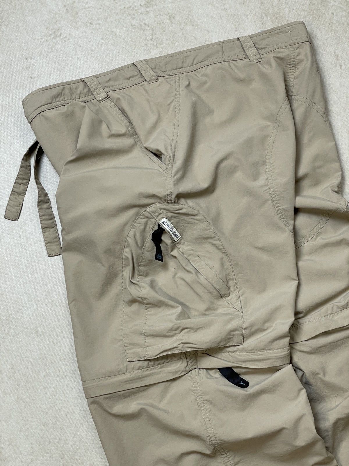 パンツ 90s NIKE ACG technical nylon cargo pants Rare!! Vintage 90s NIKE ACG Embroidered Swoosh Logo Cargo