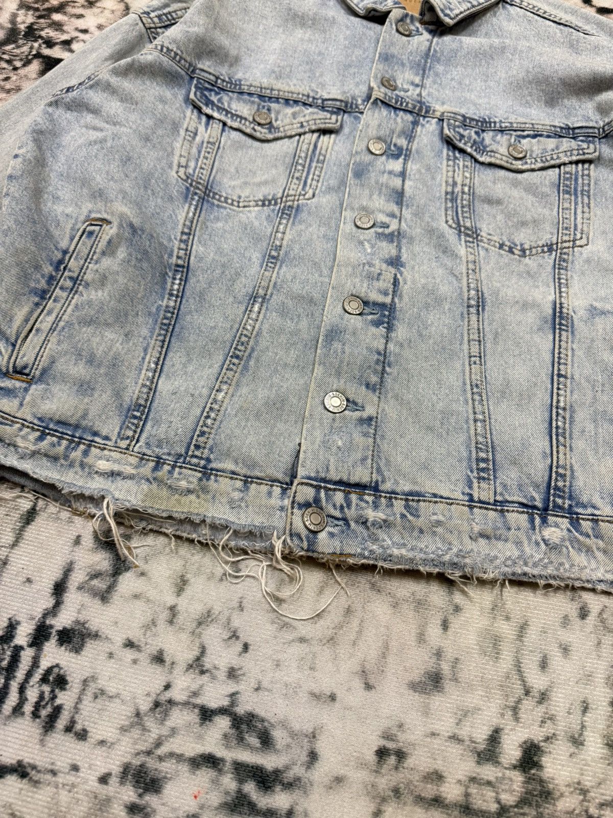 H&M & Denim Distressed Denim Jacket Size US M / EU 48-50 / 2 - 20 Thumbnail