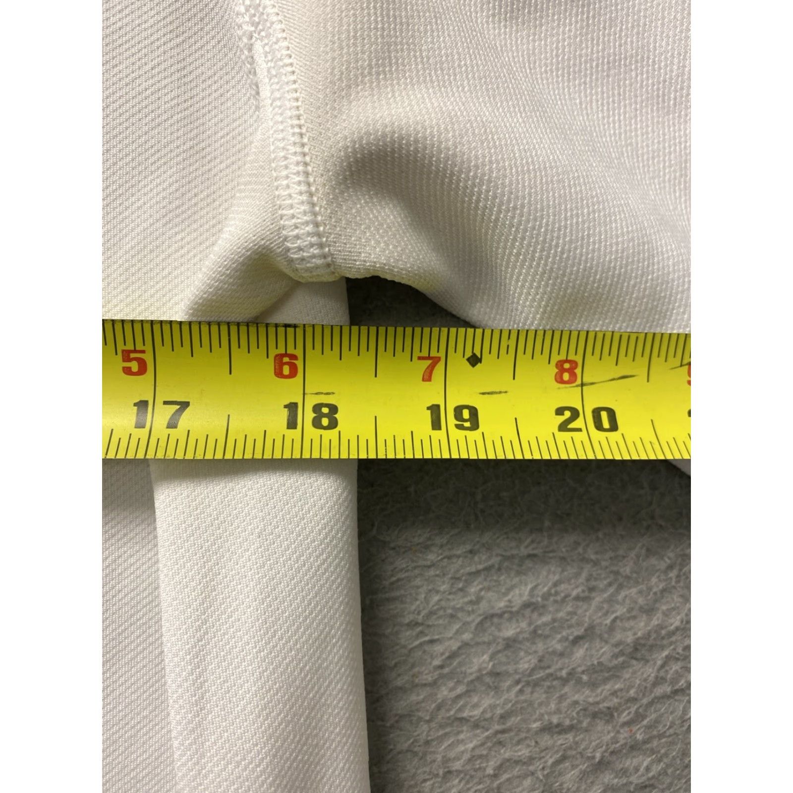 Nike Nike Therma Fit Jacket Shirt M White Gray 1/4 Zip Fleece Polyester Logo USA Mens/ Womens Size M / US 6-8 / IT 42-44 - 4 Thumbnail