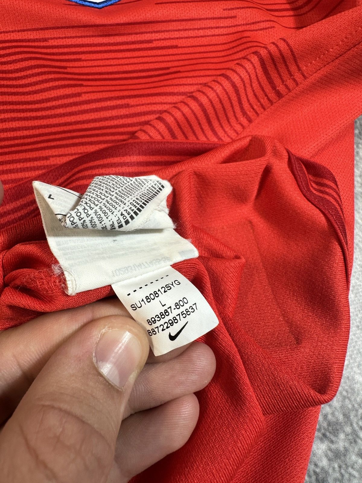 Nike Nike England Soccer Jersey Streetwear Rare Style L VTg Size US L / EU 52-54 / 3 - 5 Thumbnail