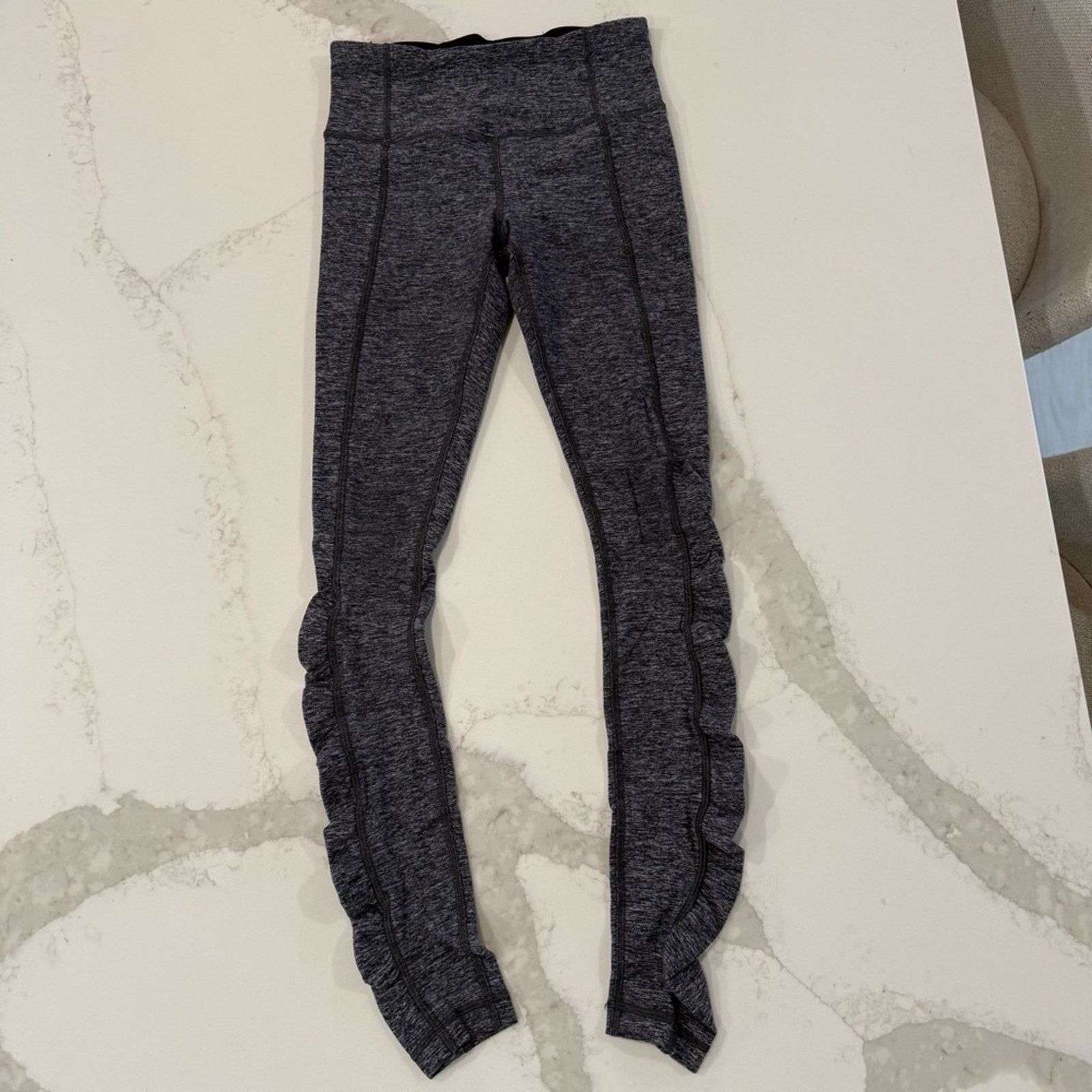 Lululemon Lululemon Run Turn Around Tight Women’s 4 Heathered Black Size 27" / US 4 / IT 40 - 5 Thumbnail