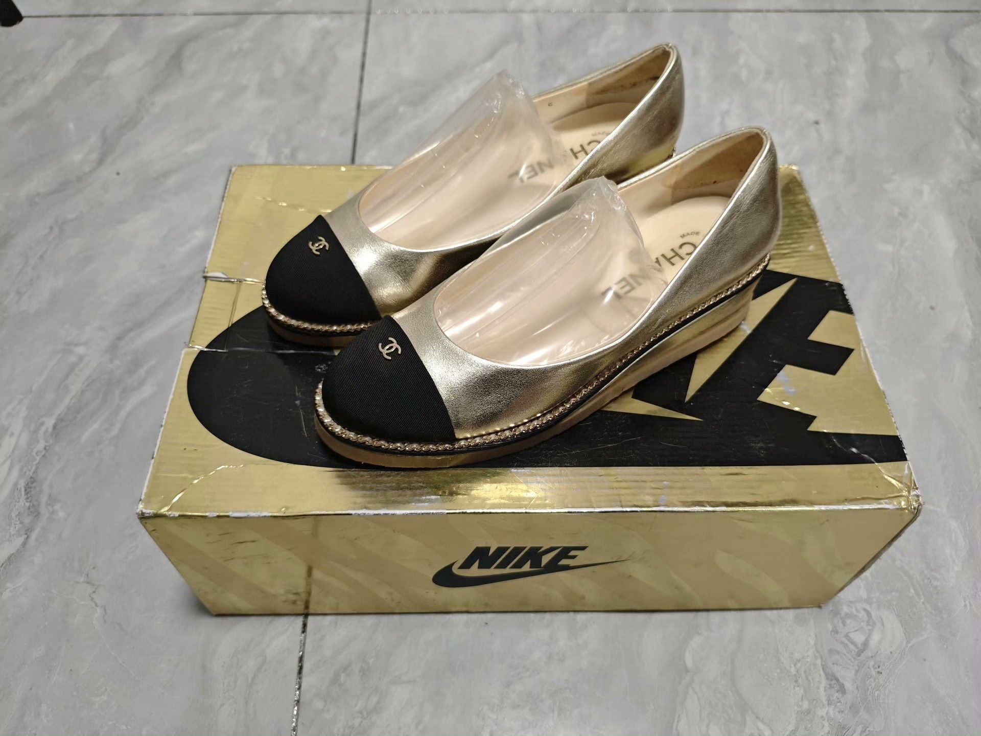Chanel Chanel Casual Black Lowtop Sneakers us_7 Women Size US 7 / IT 37 - 1 Thumbnail