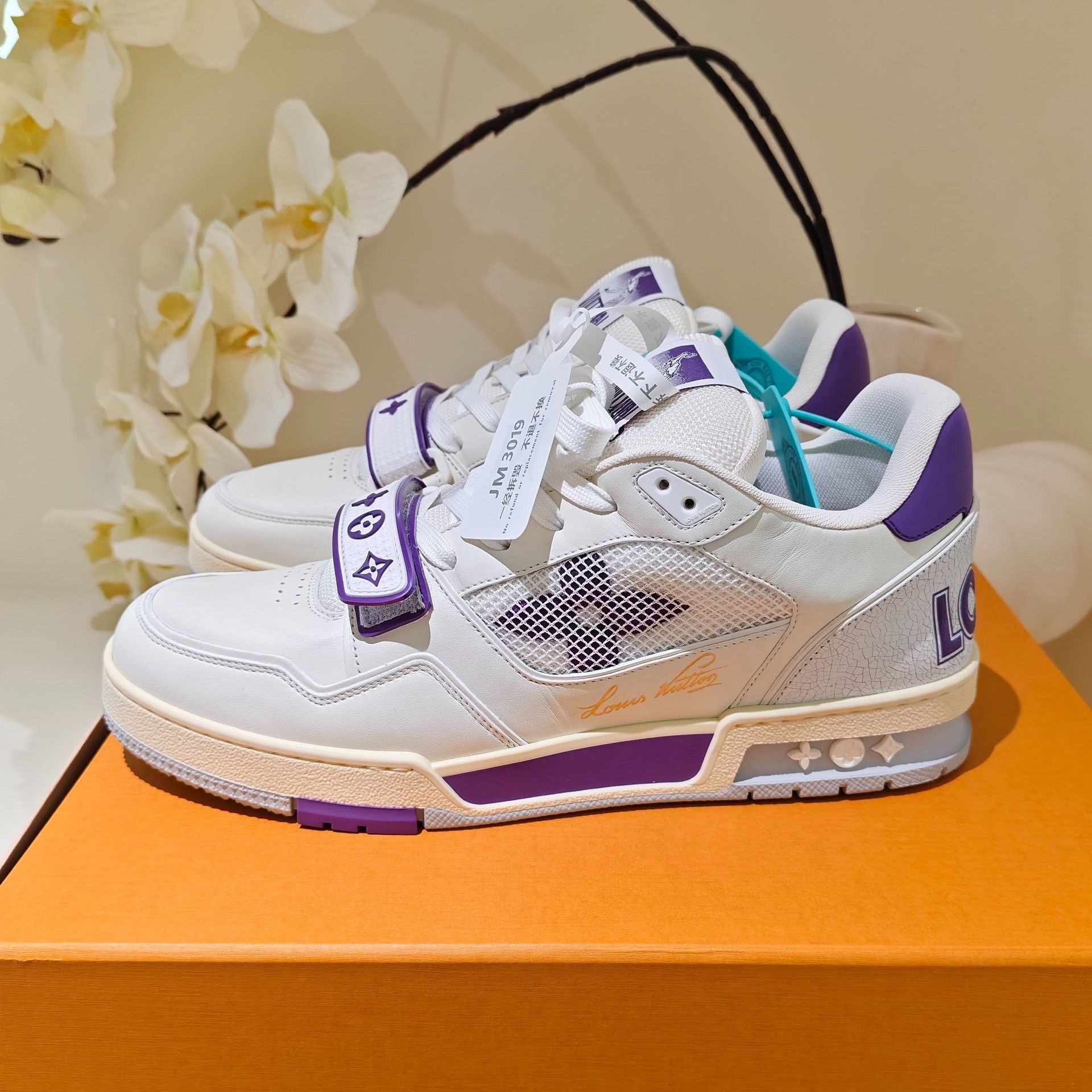 Louis Vuitton Louis Vuitton Training White Lowtop Sneakers Men Size US 8 / EU 41 - 1 Thumbnail