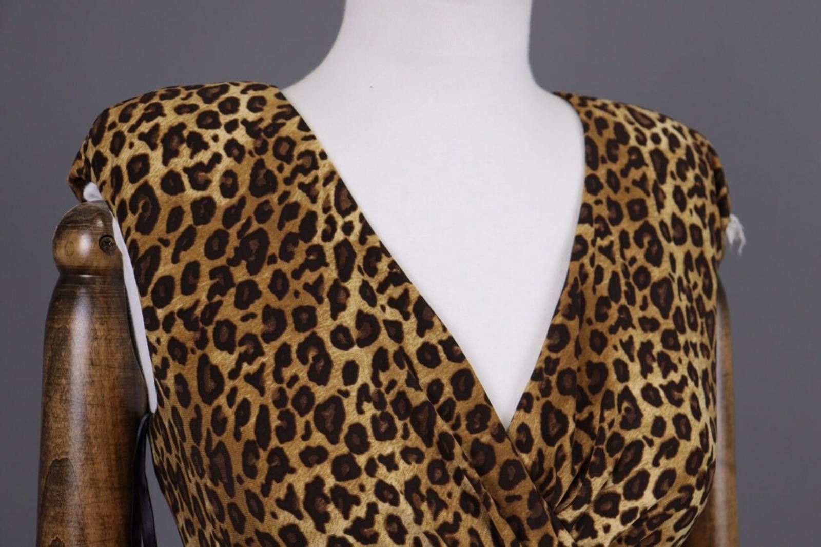 Lauren Ralph Lauren Lauren Ralph Lauren Animals V-Neck Bodycon Dress Size 4 Size S / US 4 / IT 40 - 7 Thumbnail