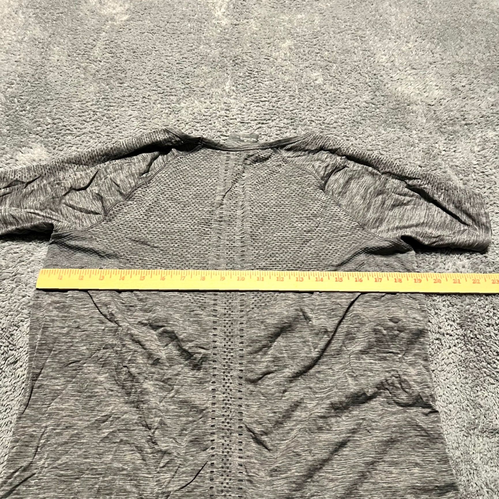 Athleta Athleta Shirt Womens XL Breathable Workout Top Heathered Gray Foothill Size XL / US 12-14 / IT 48-50 - 4 Thumbnail